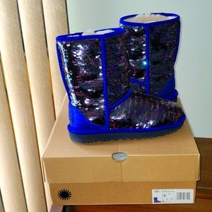 UGG CLAZSIC WOMENS SHORT NAVY SEQUIN BOOT